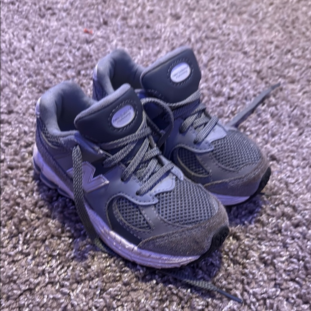 Kids new balance 2002R